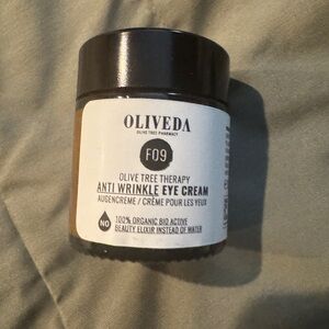 New anti aging eye cream from Oliveda